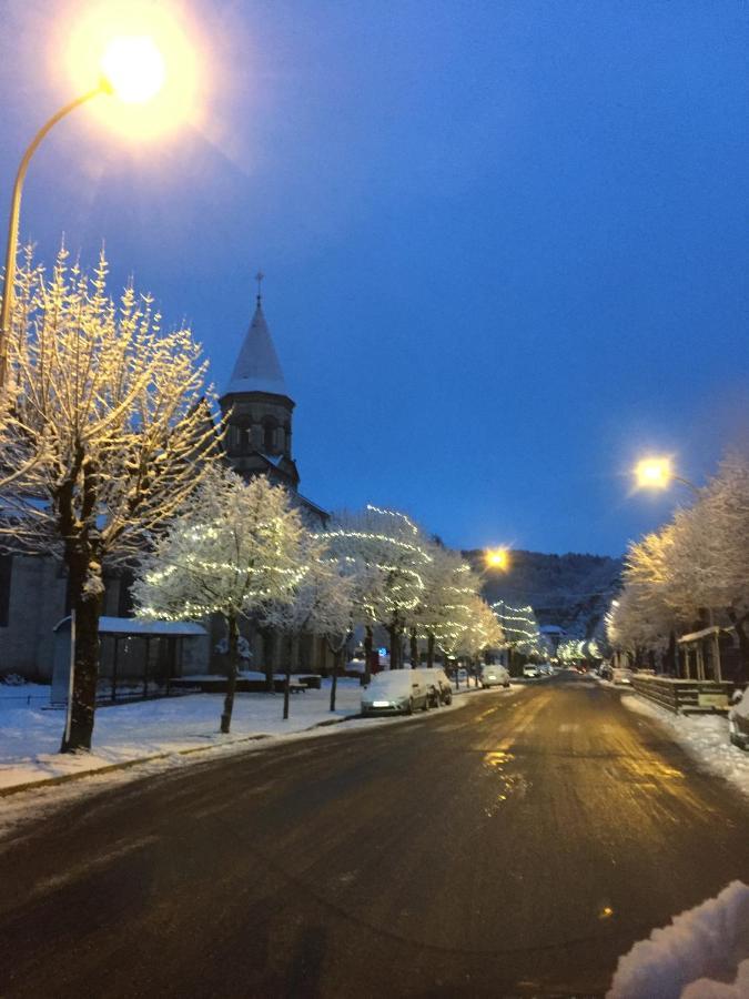 Вилла Le Cosy De Claire Ла-Бурбуль Экстерьер фото